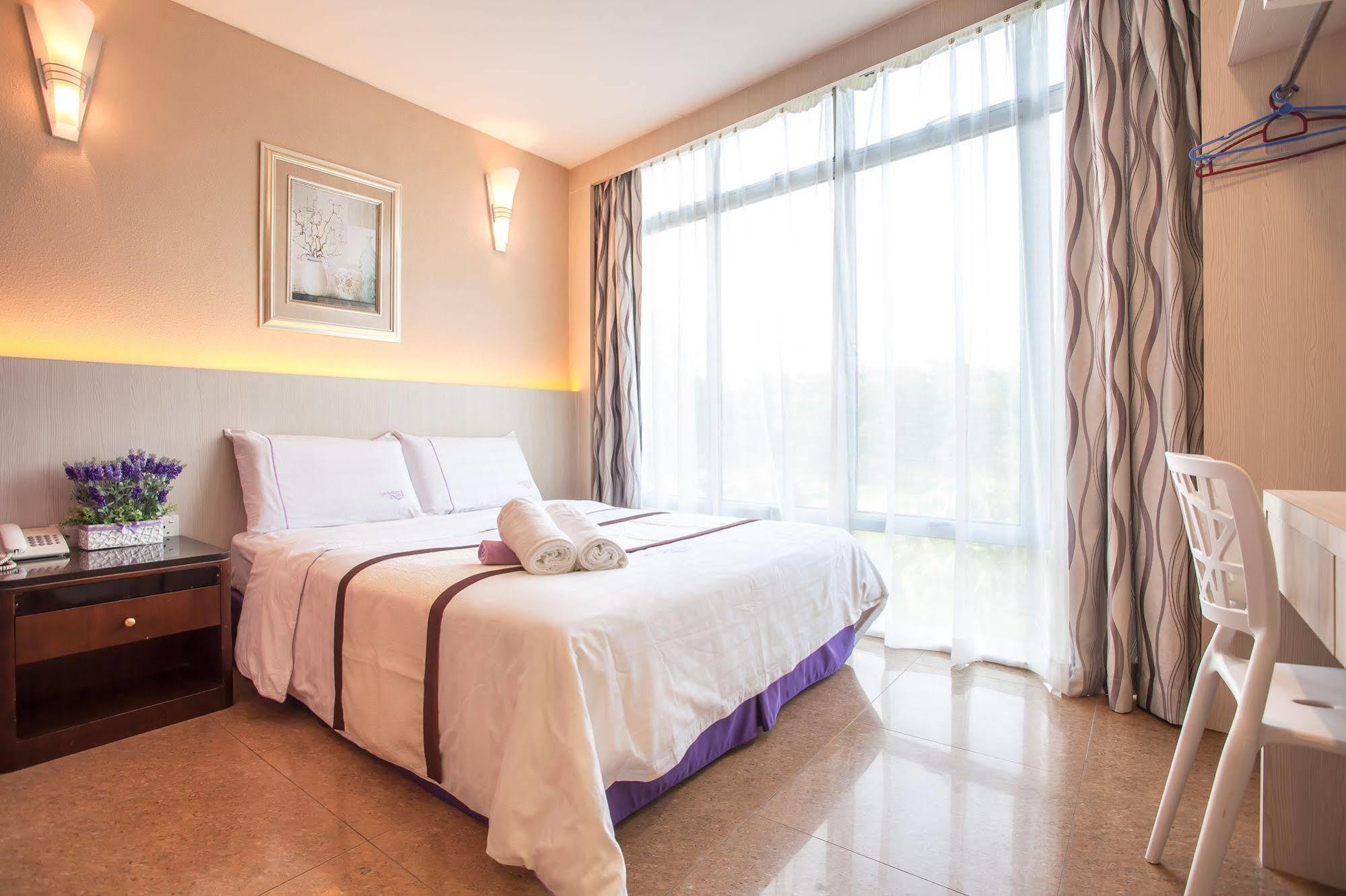Lavender Inn Nusa Bestari Джохор Бахру Екстериор снимка