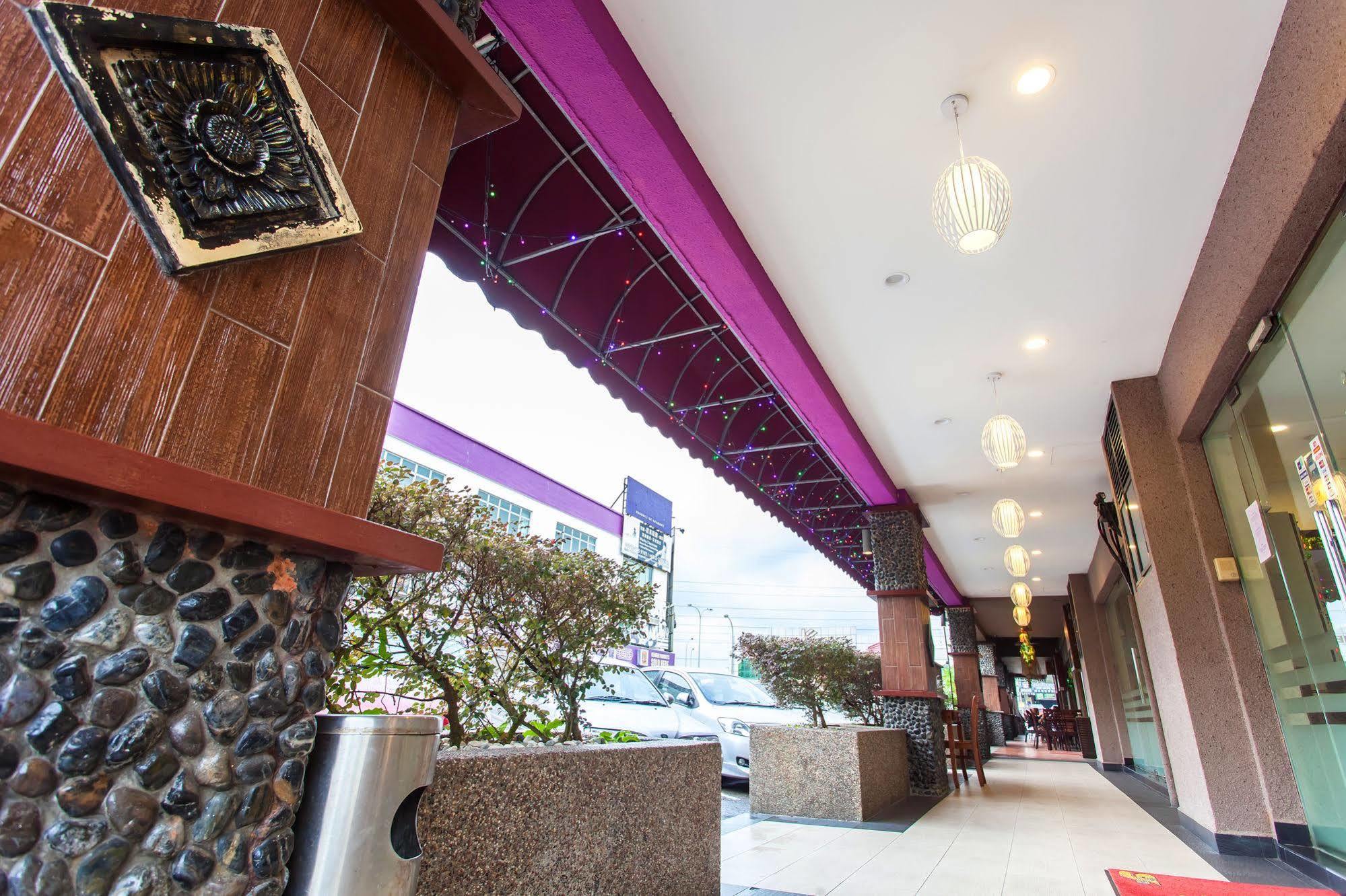 Lavender Inn Nusa Bestari Джохор Бахру Екстериор снимка